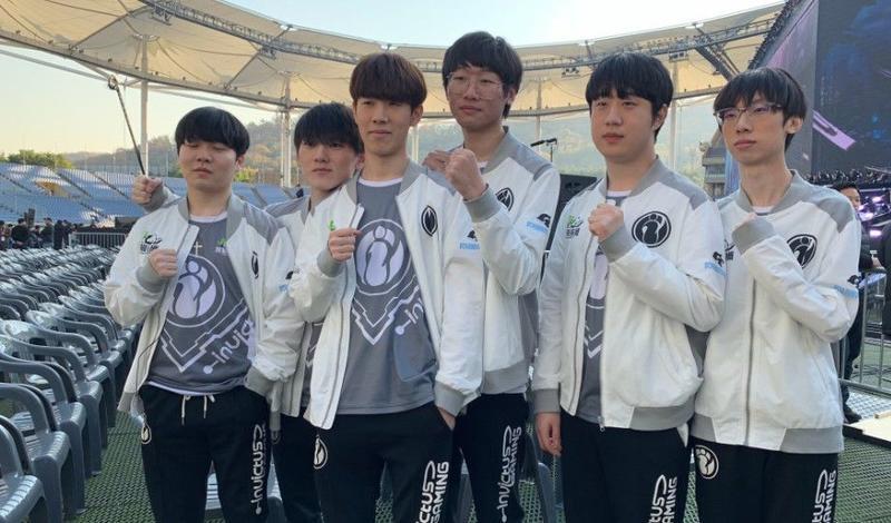 默的更衣室 默的更衣室